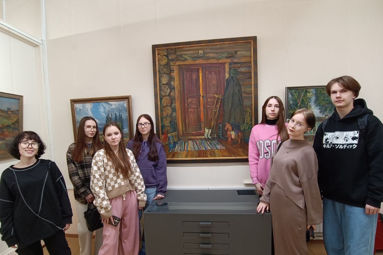 Студенты из Лисичанска посетили выставку художников Донбасса Студенты из Лисичанска посетили выставку художников Донбасса