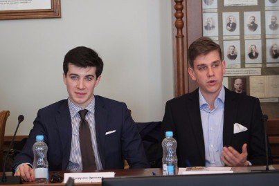 21- 22 марта 2015 года юридический факультет КФУ стал первой площадкой в России, собравшей локальные группы Европейской Ассоциации Студентов - Юристов (ELSA) из Москвы, Санкт-Петербурга, Калининграда, Казани и гостей из Германии. 21- 22 марта 2015 года юридический факультет КФУ стал первой площадкой в России, собравшей локальные группы Европейской Ассоциации Студентов - Юристов (ELSA) из Москвы, Санкт-Петербурга, Калининграда, Казани и гостей из Германии.