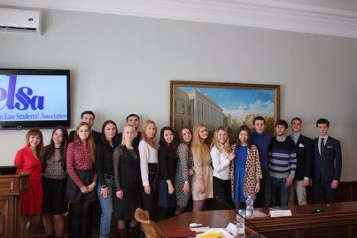 21- 22 марта 2015 года юридический факультет КФУ стал первой площадкой в России, собравшей локальные группы Европейской Ассоциации Студентов - Юристов (ELSA) из Москвы, Санкт-Петербурга, Калининграда, Казани и гостей из Германии. 21- 22 марта 2015 года юридический факультет КФУ стал первой площадкой в России, собравшей локальные группы Европейской Ассоциации Студентов - Юристов (ELSA) из Москвы, Санкт-Петербурга, Калининграда, Казани и гостей из Германии.