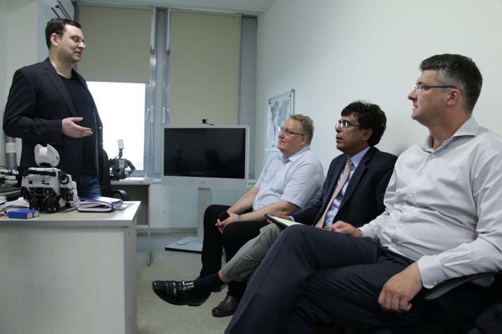 Лабораторию интеллектуальных робототехнических систем посетили представители YTCA America Inc. Лабораторию интеллектуальных робототехнических систем посетили представители YTCA America Inc.