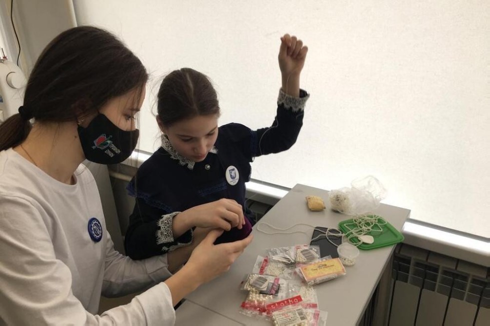 Обучающиеся богословской школы 'Ихлас' и ОШ 'Университетская' познакомились с технологией создания тюбетеек Обучающиеся богословской школы 'Ихлас' и ОШ 'Университетская' познакомились с технологией создания тюбетеек