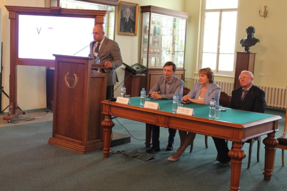 C 19 по 24 июня 2017 года на базе кафедры международного и европейского права юридического факультета КФУ прошла международная междисциплинарная летняя школа ? европейский молодежный форум 'К 60-летию Римских договоров: история и современные вызовы' в рамках мероприятий Центра превосходства Жана Монне в области европейских исследований VOICES+. C 19 по 24 июня 2017 года на базе кафедры международного и европейского права юридического факультета КФУ прошла международная междисциплинарная летняя школа ? европейский молодежный форум 'К 60-летию Римских договоров: история и современные вызовы' в рамках мероприятий Центра превосходства Жана Монне в области европейских исследований VOICES+.