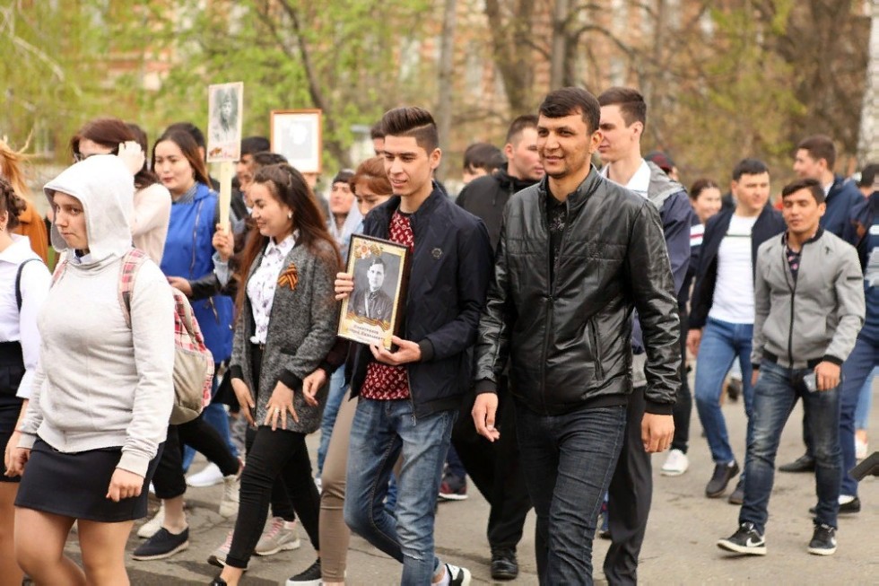 'Поклонимся великим тем годам': День Победы встретили в Елабужском институте КФУ 'Поклонимся великим тем годам': День Победы встретили в Елабужском институте КФУ