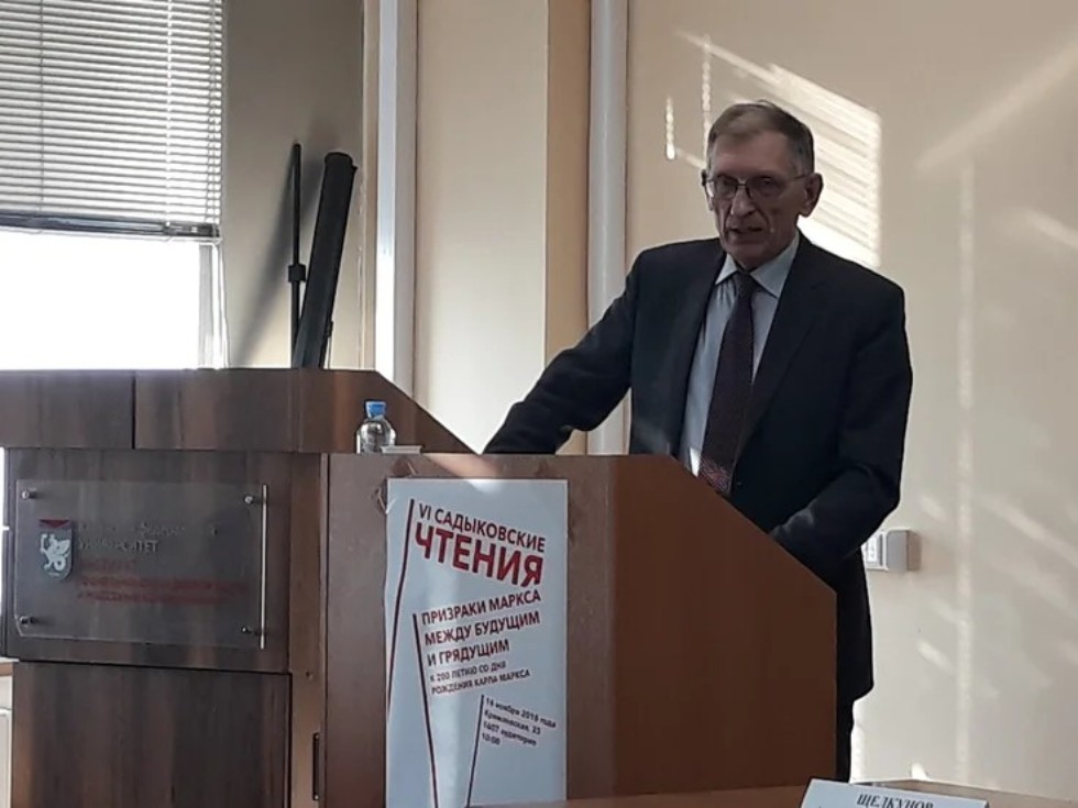 Призраки Маркса: между будущим и грядущим Призраки Маркса: между будущим и грядущим