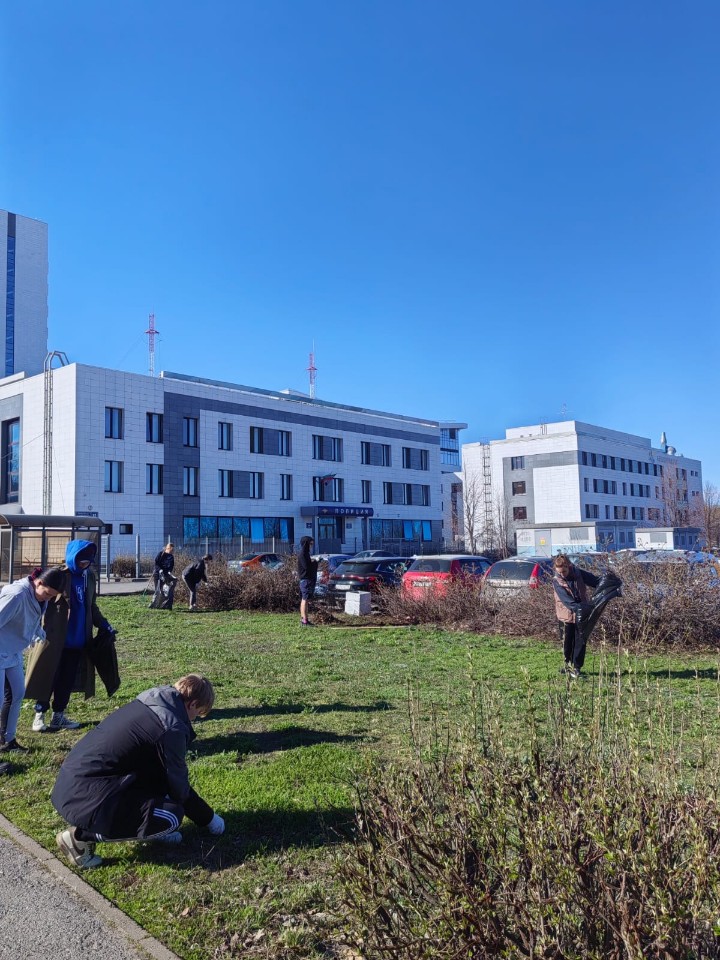 20 апреля прошел субботник на территории общежитий КФУ 20 апреля прошел субботник на территории общежитий КФУ