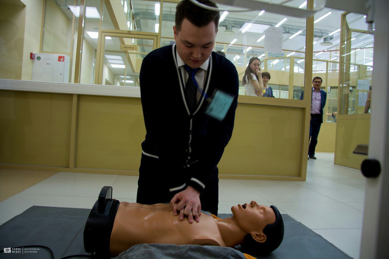 В КФУ провели первый турнир среди студентов по оказанию первой медицинской помощи В КФУ провели первый турнир среди студентов по оказанию первой медицинской помощи