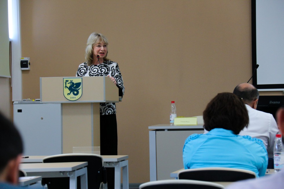 ��������� ����� ���������� : �� �������������� � ������� � �������