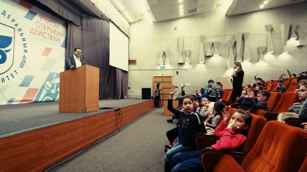 Professor Evgeni Magid told about robots to the students of the Children's University of KFU ,Robotics, Children's University, lecture