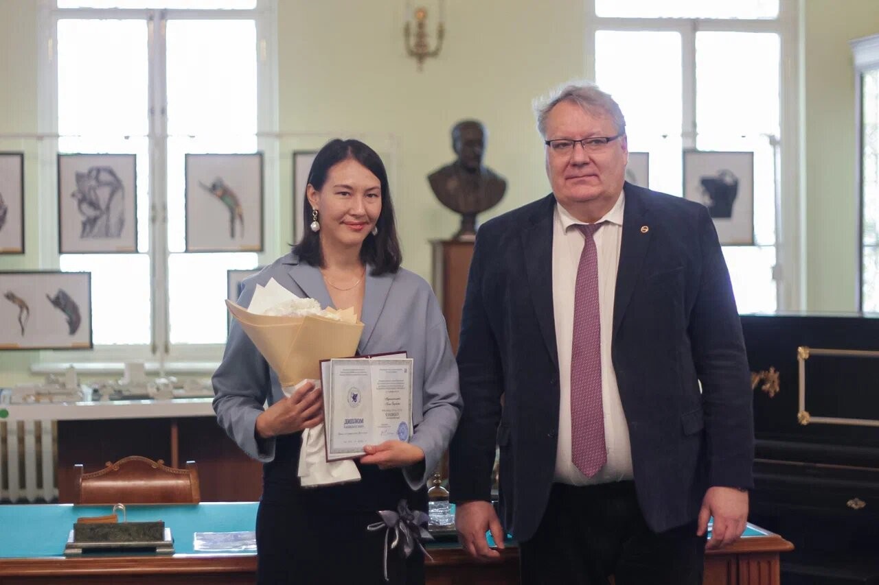 Выпускникам кафедры биохимии, биотехнологии и фармакологии вручили дипломы о присуждении ученых степеней Выпускникам кафедры биохимии, биотехнологии и фармакологии вручили дипломы о присуждении ученых степеней