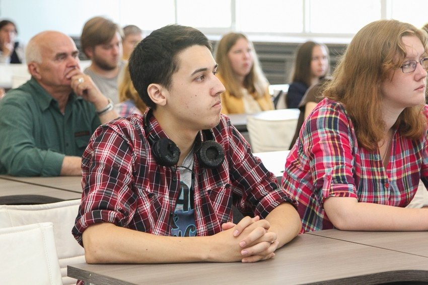 Prof. Wolfgang Koch Delivers Lectures at KFU