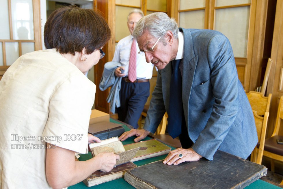 Visit of the Adviser to the President of Afghanistan for International Affairs, Minister Maroofi Yahay ,visit, library