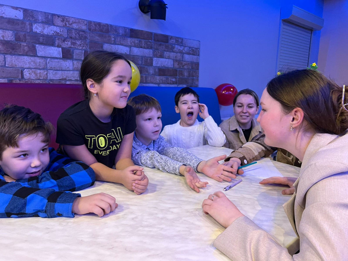 В детском театре 'Радуга' прошел новогодний праздник В детском театре 'Радуга' прошел новогодний праздник