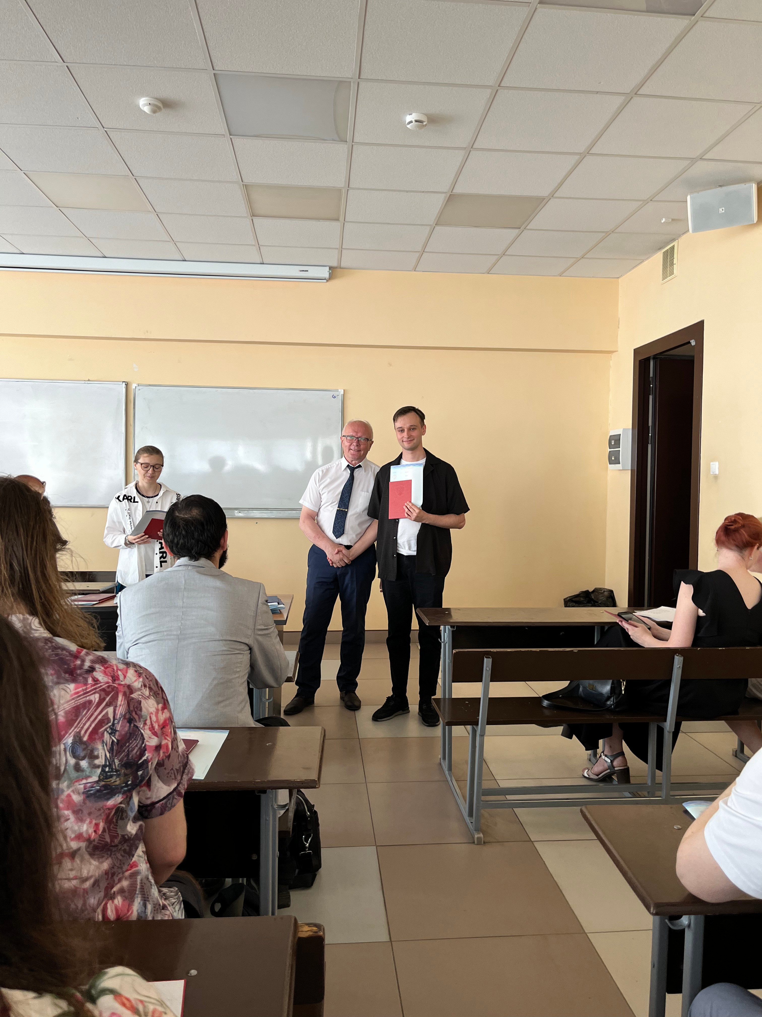 Торжественное вручение дипломов! Торжественное вручение дипломов!