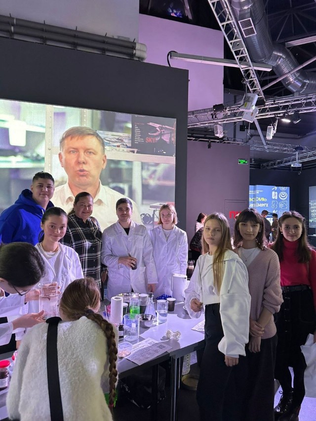 Студенты кафедры химического образования на Республиканском фестивале талантливых детей и молодежи Студенты кафедры химического образования на Республиканском фестивале талантливых детей и молодежи