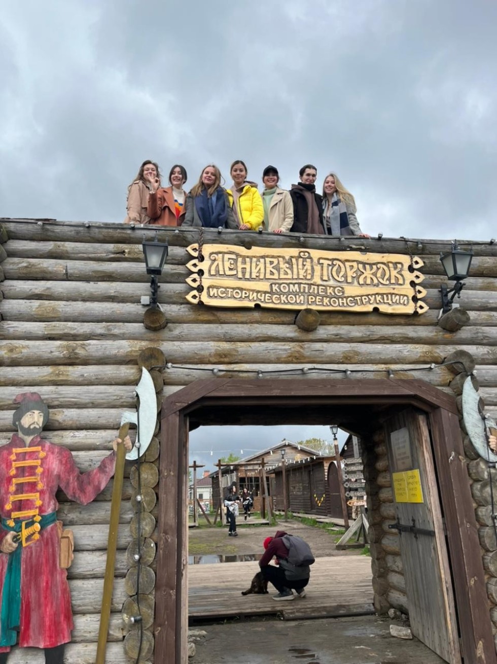 19 мая 2022 года студенты 2 курса совместно с доцентом Шабалиной С.А. 19 мая 2022 года студенты 2 курса совместно с доцентом Шабалиной С.А.