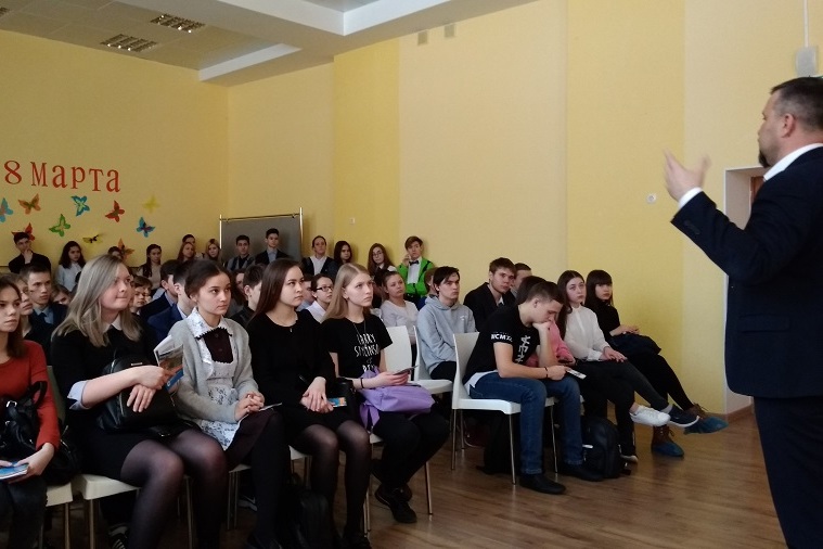 Продолжаются встречи с будущими абитуриентами Продолжаются встречи с будущими абитуриентами