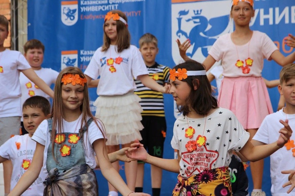 Все мы родом из детства Все мы родом из детства