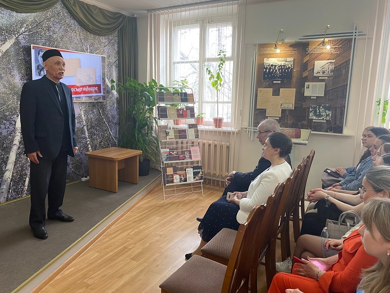 'Җырларым, сез шытып йөрәгемдә Ил кырында чәчәк атыгыз!...' 'Җырларым, сез шытып йөрәгемдә Ил кырында чәчәк атыгыз!...'