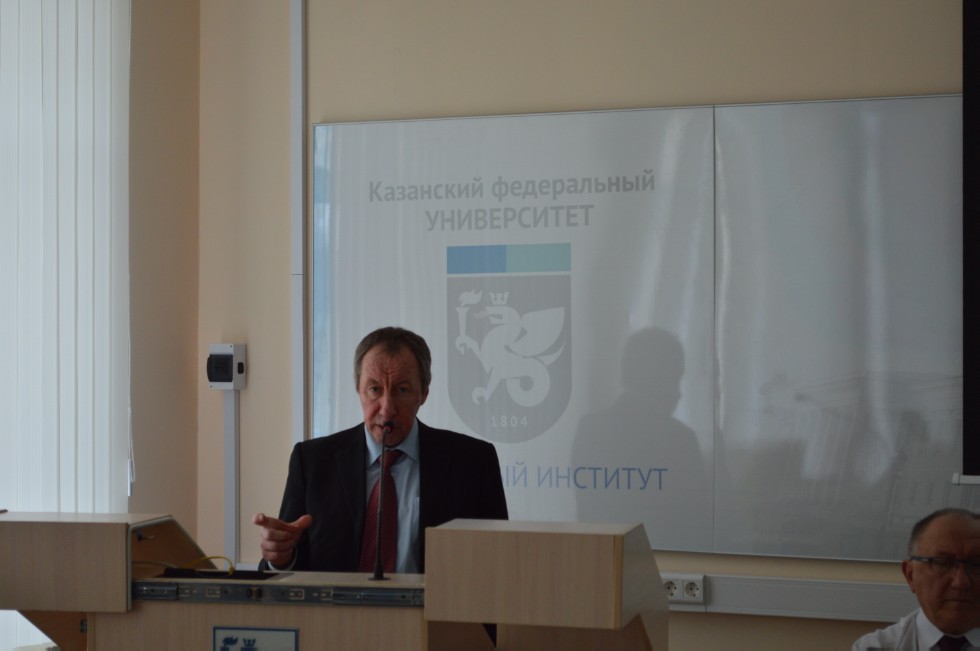 �������-����������� '���������� ���������' �� '���������' (�. ������) � ��� '�����������������-�������'(�. ������)