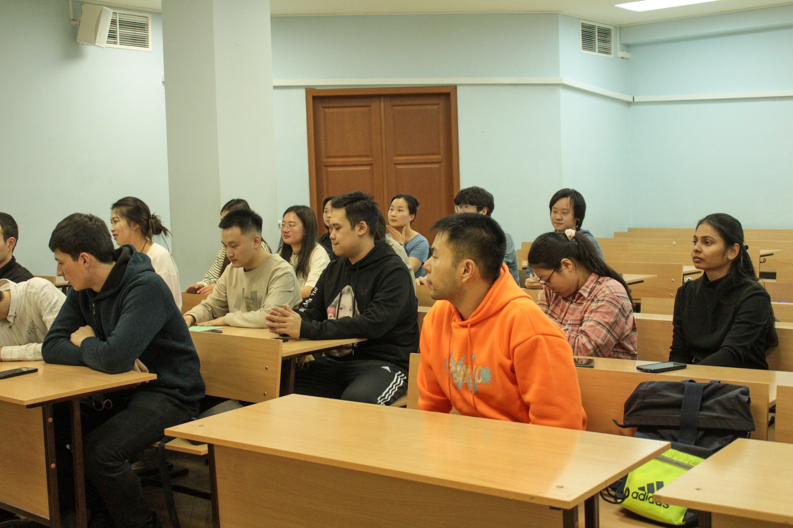 Русский клуб провел публичную лекцию на тему 'Приключения слов и современный сленг' Русский клуб провел публичную лекцию на тему 'Приключения слов и современный сленг'