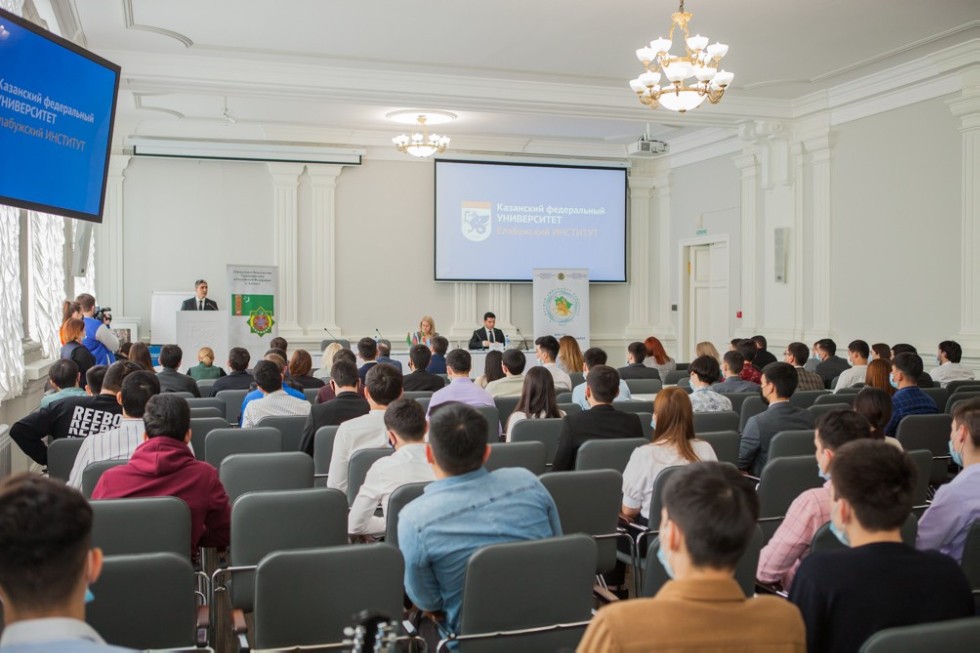 В Елабужский институт КФУ прибыл Генеральный консул Туркменистана в Казани В Елабужский институт КФУ прибыл Генеральный консул Туркменистана в Казани