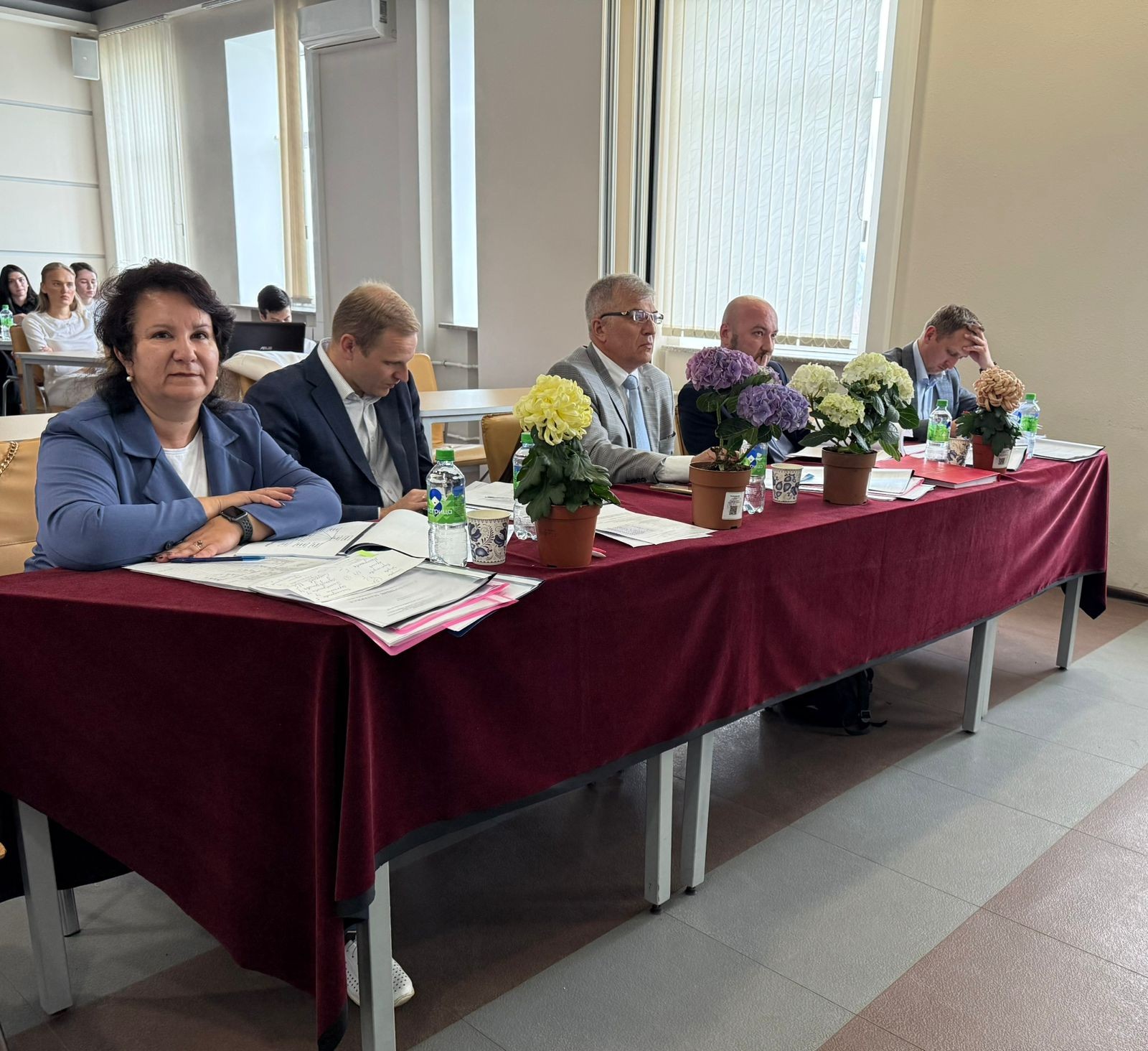 Выпускники кафедры общего менеджмента закрыли сезон защит 2025 Выпускники кафедры общего менеджмента закрыли сезон защит 2025