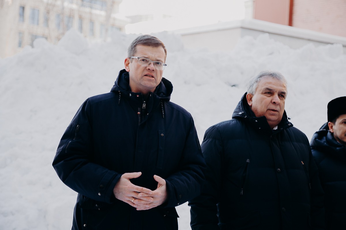 КФУ передал подарки для бойцов участникам гуманитарного автопробега 'Владивосток ? Луганск' КФУ передал подарки для бойцов участникам гуманитарного автопробега 'Владивосток ? Луганск'