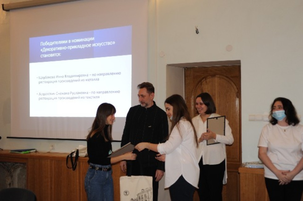 Магистранты-реставраторы КФУ приняли участие в конкурсе на лучшую реставрационную работу среди студентов ,имо