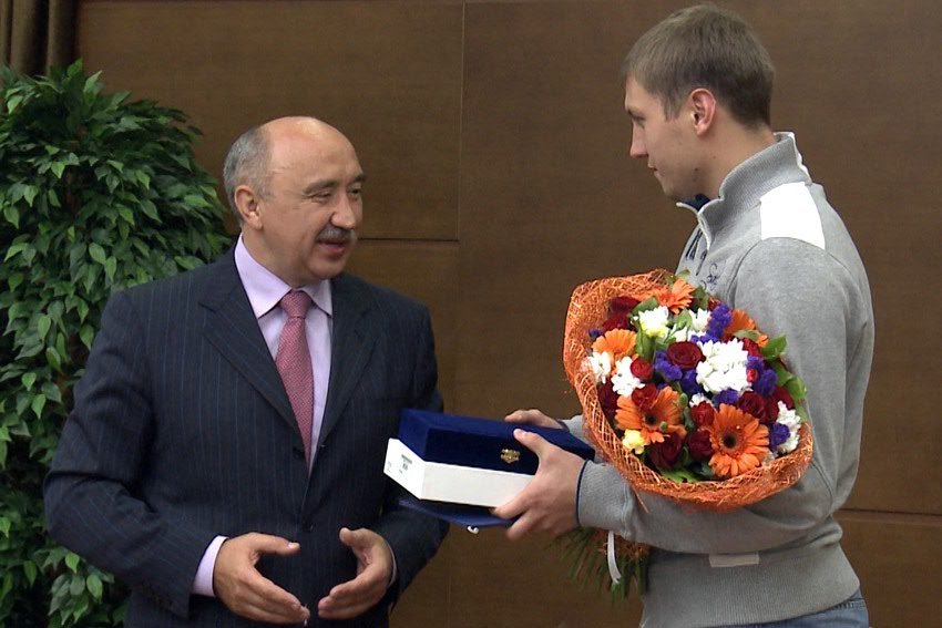 чемпионы чемпионы