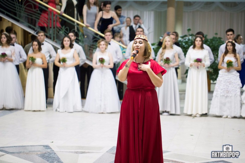 Торжественный бал в честь Дня рождения университета прошел в Елабужском институте КФУ Торжественный бал в честь Дня рождения университета прошел в Елабужском институте КФУ