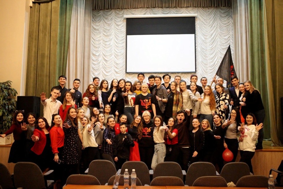 'Мы все здесь собрались, как на одной картине' 'Мы все здесь собрались, как на одной картине'