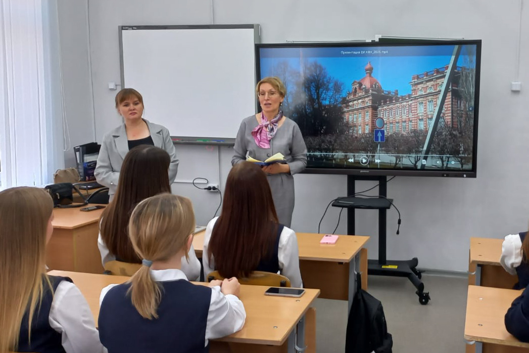 Преподаватели Елабужского института КФУ рассказали менделеевским школьникам о программах вуза Преподаватели Елабужского института КФУ рассказали менделеевским школьникам о программах вуза