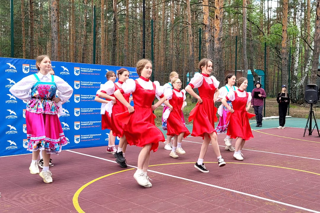 Смена 'ЛингвоБит' завершилась в лагере 'Буревестник' Елабужского института КФУ Смена 'ЛингвоБит' завершилась в лагере 'Буревестник' Елабужского института КФУ