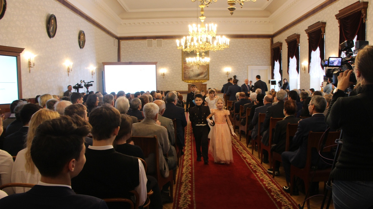 Детский театр КФУ 'Радуга' принимает участие в конкурсе 'Золотая маска' Детский театр КФУ 'Радуга' принимает участие в конкурсе 'Золотая маска'