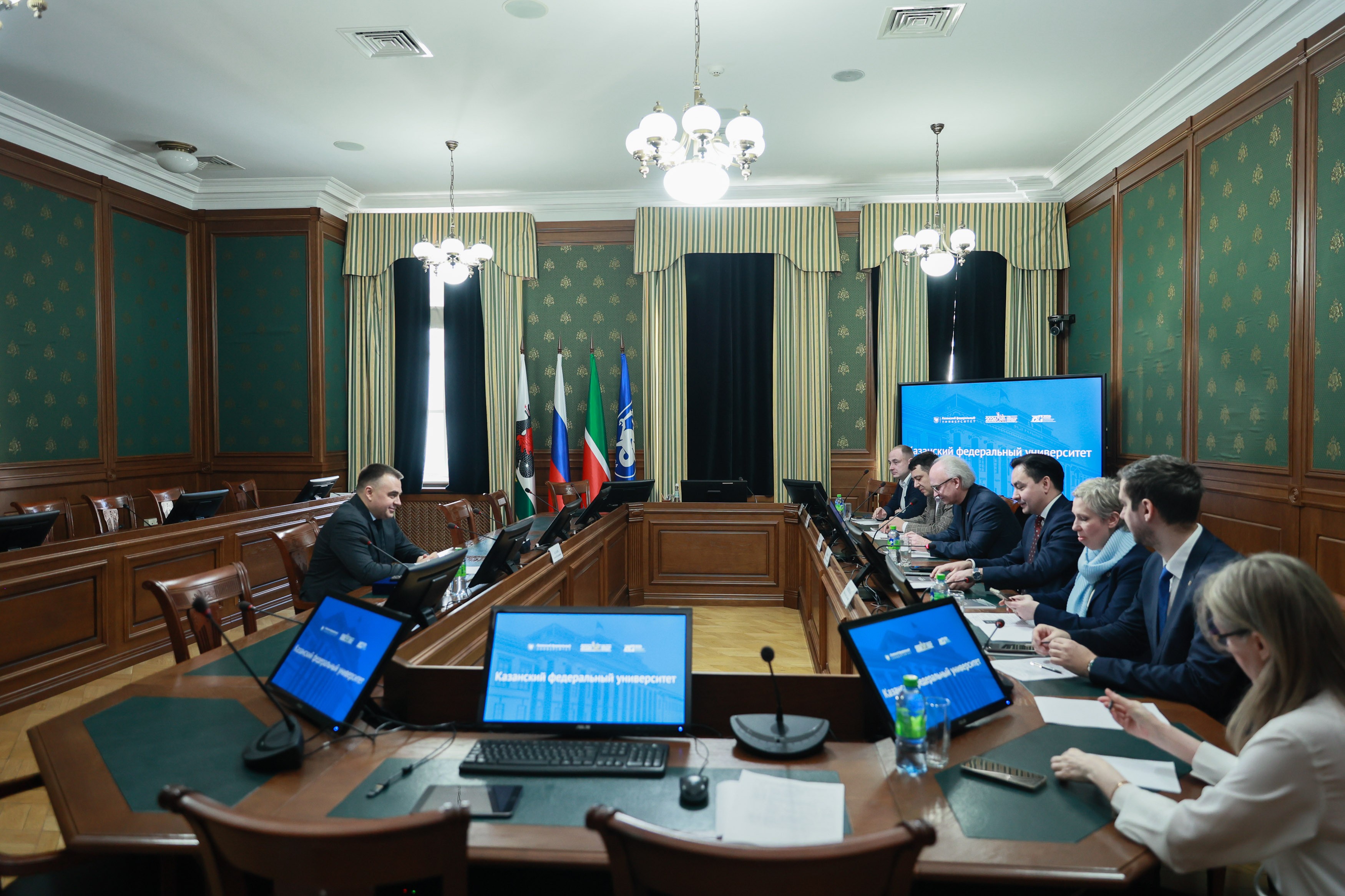 Ректор КФУ Ленар Сафин встретился с заместителем Государственного секретаря ? членом Постоянного Комитета Союзного государства Алексеем Казаковым Ректор КФУ Ленар Сафин встретился с заместителем Государственного секретаря ? членом Постоянного Комитета Союзного государства Алексеем Казаковым