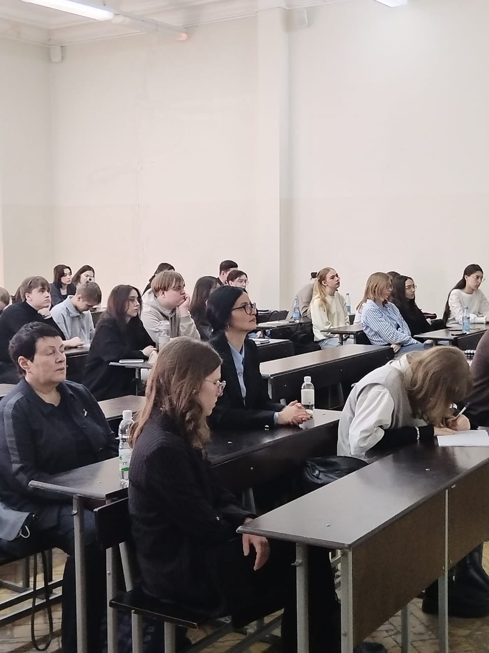 Владимир Пряхин прочел лекцию студентам о современных международных конфликтах Владимир Пряхин прочел лекцию студентам о современных международных конфликтах