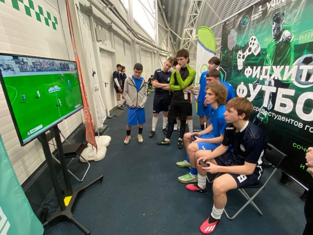 Сначала джойстик, потом бутсы. Сначала джойстик, потом бутсы.