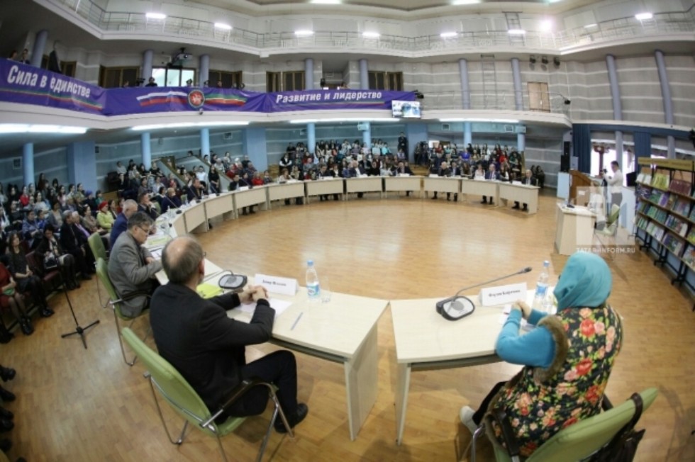 Татарның үсеш стратегиясе хакында экспертлар фикер алыша Татарның үсеш стратегиясе хакында экспертлар фикер алыша