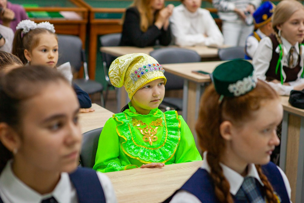 Кафедра татарской филологии Елабужского института КФУ провела конкурс чтецов 'Иң гүзәл кеше икәнсез' Кафедра татарской филологии Елабужского института КФУ провела конкурс чтецов 'Иң гүзәл кеше икәнсез'