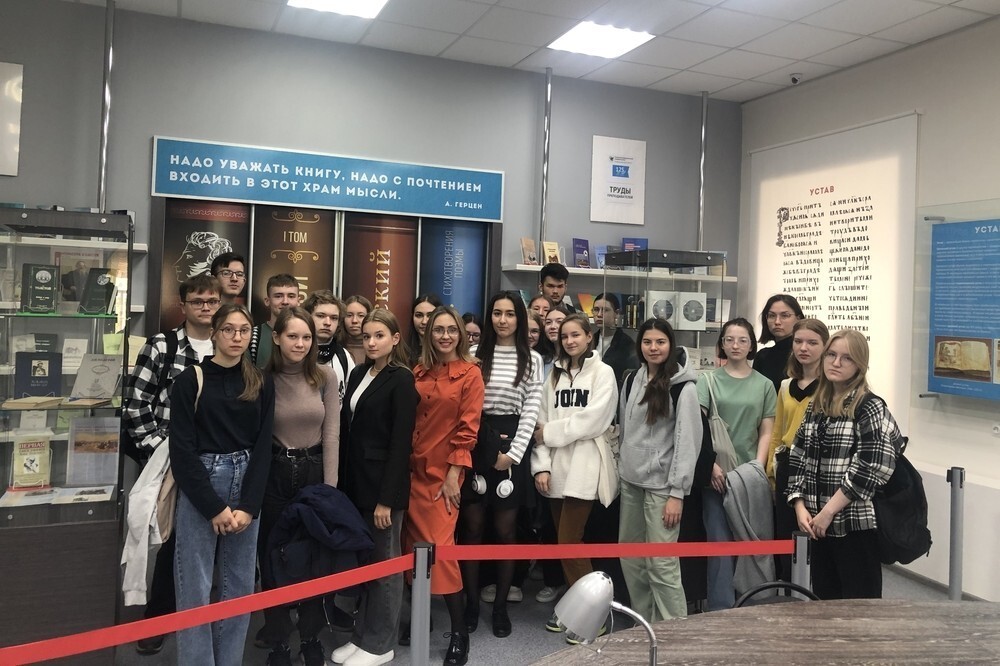 Студенты группы 3316Л отделения  иностранных языков посетили Музей книги Елабужского института