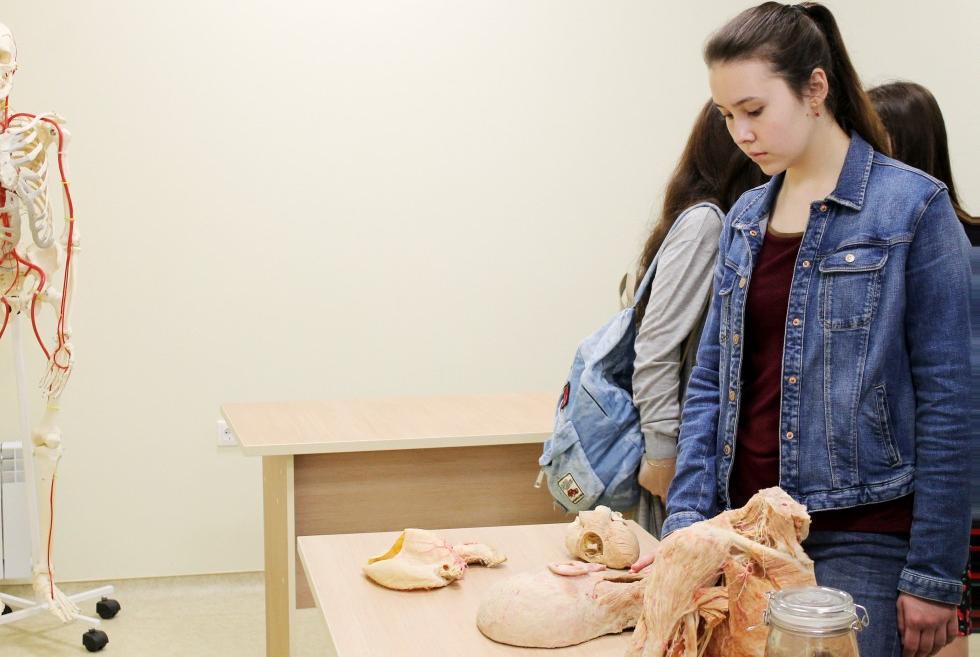 КФУ открыл свои двери для школьников, мечтающих связать жизнь с медициной КФУ открыл свои двери для школьников, мечтающих связать жизнь с медициной