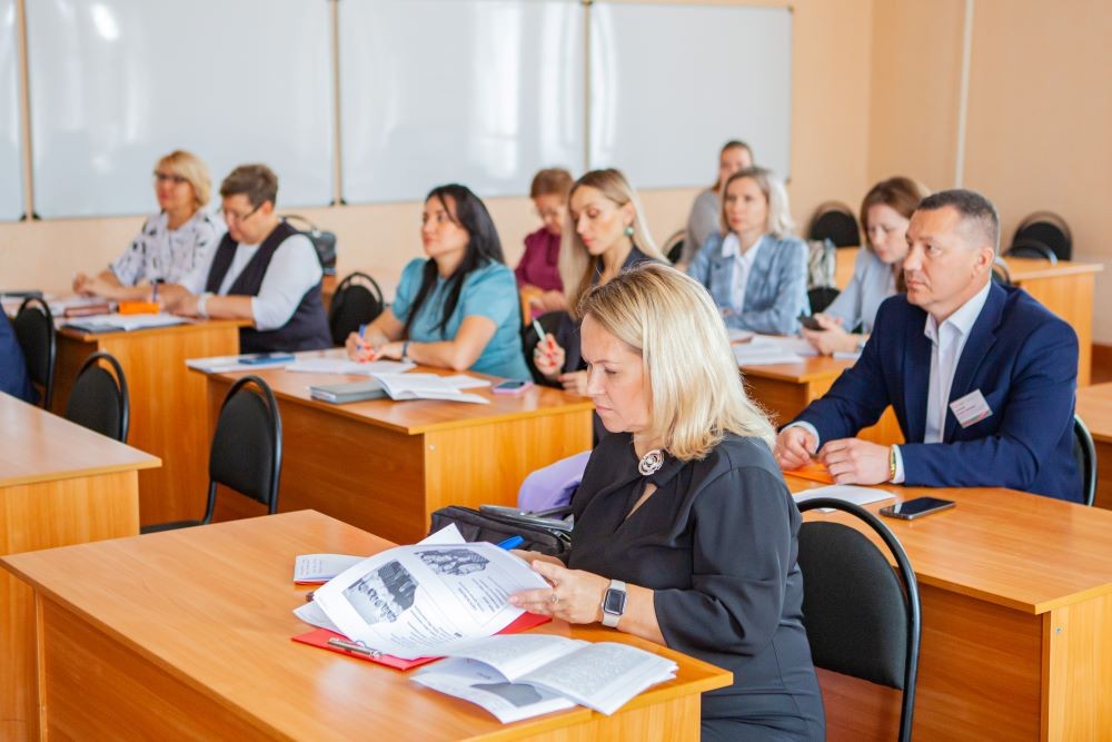 Махмутовские чтения продолжились работой секций Махмутовские чтения продолжились работой секций