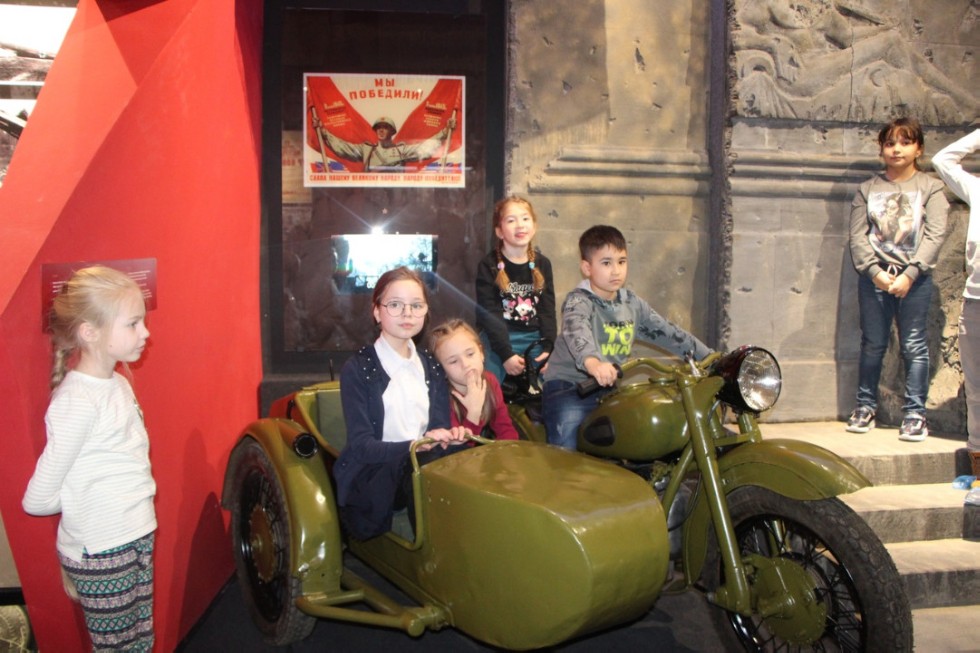 Детский театр КФУ 'Радуга' и спектакль о Великой Отечественной войне Детский театр КФУ 'Радуга' и спектакль о Великой Отечественной войне