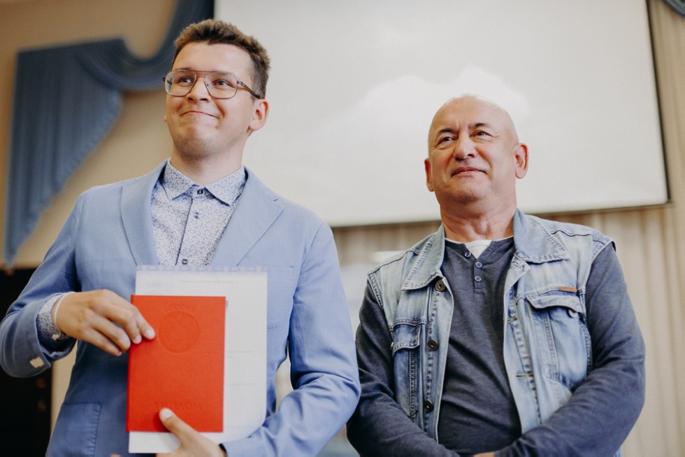 Состоялось торжественное вручение дипломов выпускникам бакалавриата по направлению Состоялось торжественное вручение дипломов выпускникам бакалавриата по направлению