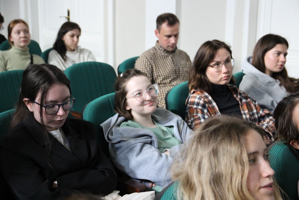 Директор Елабужского института Елена Мерзон встретилась с первокурсниками Директор Елабужского института Елена Мерзон встретилась с первокурсниками