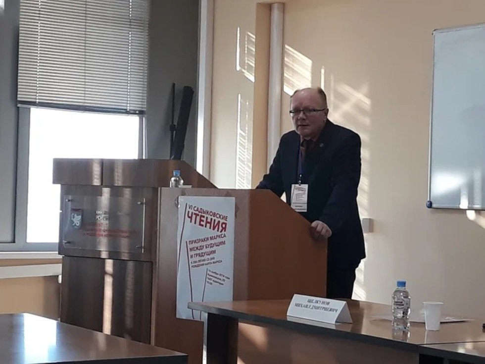 Призраки Маркса: между будущим и грядущим Призраки Маркса: между будущим и грядущим