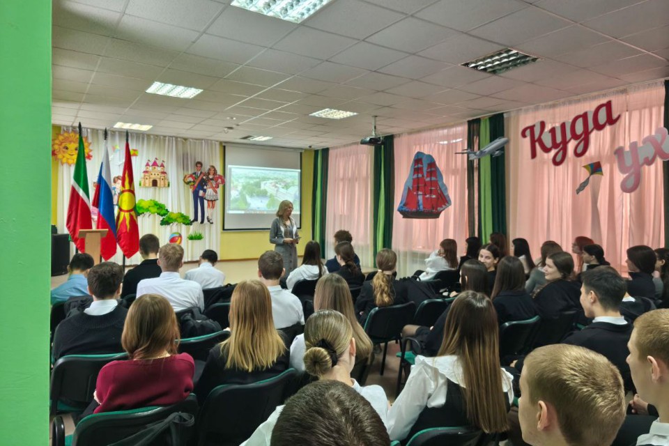 Елабужский институт КФУ провел профориентационные встречи в школах Заинска Елабужский институт КФУ провел профориентационные встречи в школах Заинска