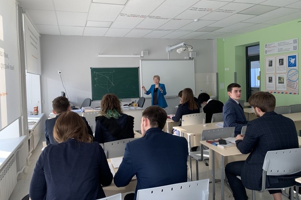 Преподаватели кафедры математики и прикладной информатики продолжают вести блок занятий, посвященный подготовке к ЕГЭ Преподаватели кафедры математики и прикладной информатики продолжают вести блок занятий, посвященный подготовке к ЕГЭ