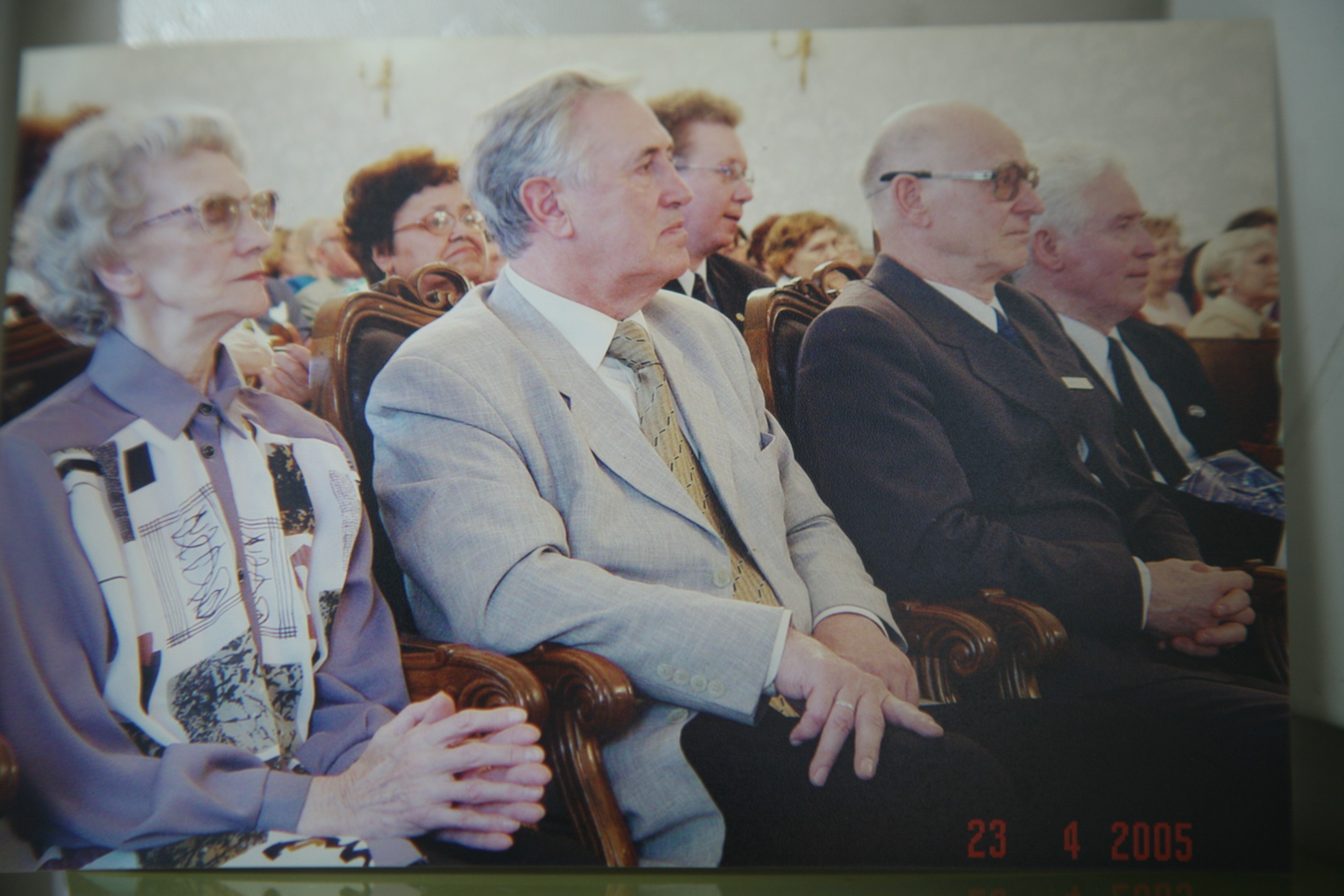 � �������