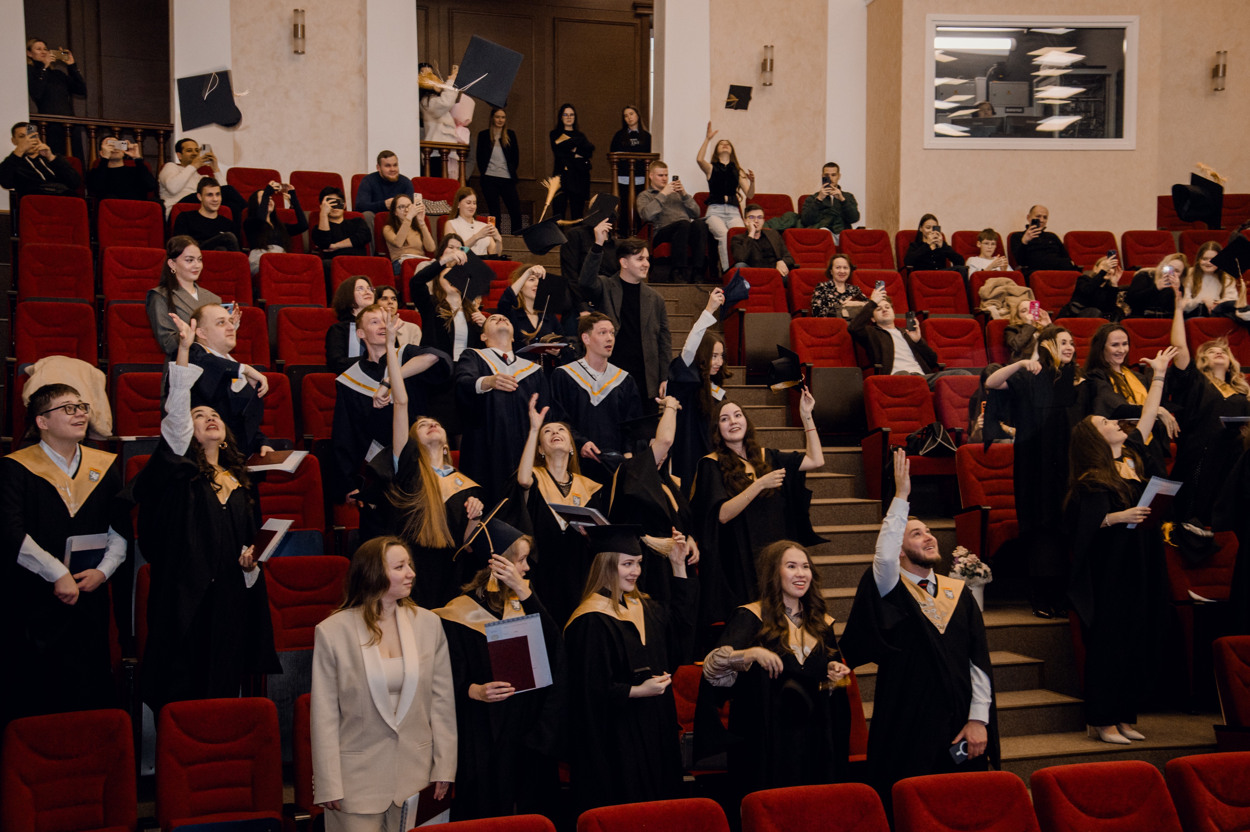 Вручение дипломов выпускникам магистратуры в ИУЭФ КФУ Вручение дипломов выпускникам магистратуры в ИУЭФ КФУ